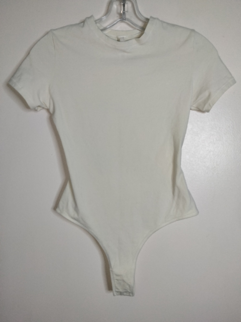 SKIMS (Size M) Cream Stretch Crewneck SS High-cut Skin Fit Thong Snap Bodysuit